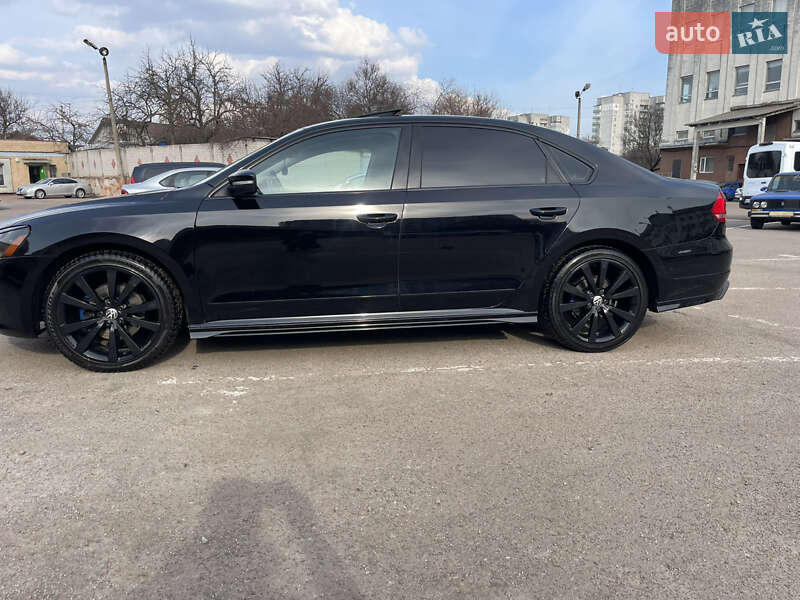 Седан Volkswagen Passat 2012 в Чернігові