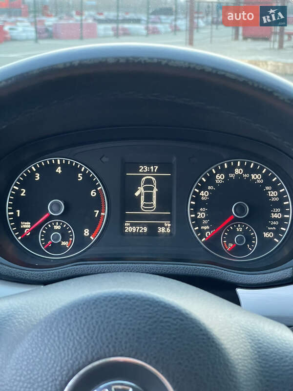 Седан Volkswagen Passat 2013 в Києві