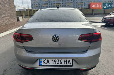 Седан Volkswagen Passat 2022 в 