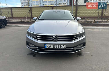 Седан Volkswagen Passat 2022 в 