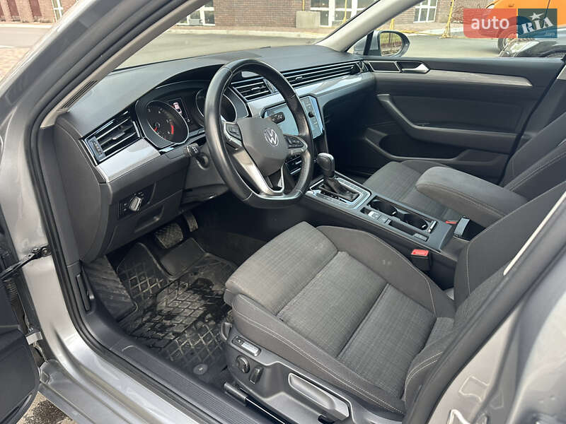 Седан Volkswagen Passat 2022 в 