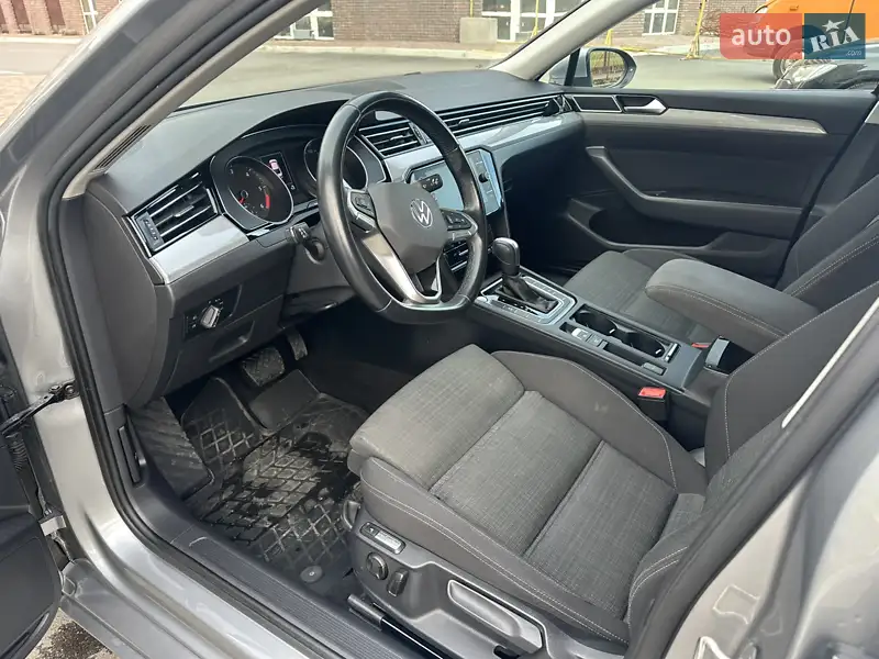 Седан Volkswagen Passat 2022 в 
