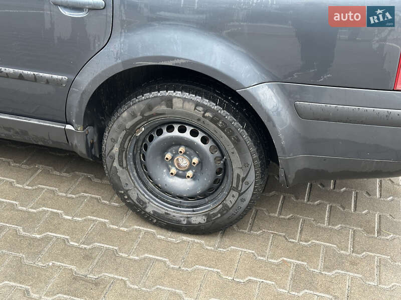 Универсал Volkswagen Passat 2002 в Ровно