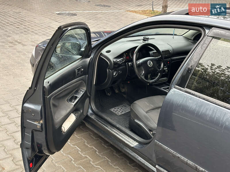 Универсал Volkswagen Passat 2002 в Ровно