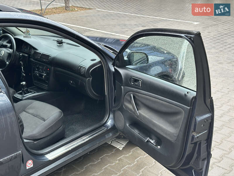 Универсал Volkswagen Passat 2002 в Ровно