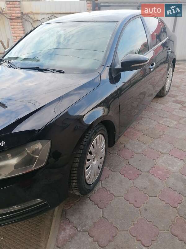 Седан Volkswagen Passat 2013 в Хмельницькому