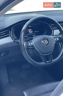 Седан Volkswagen Passat 2017 в 