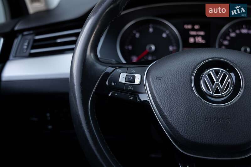 Універсал Volkswagen Passat 2015 в Луцьку