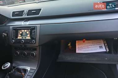 Універсал Volkswagen Passat 2012 в 