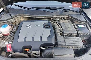 Універсал Volkswagen Passat 2012 в 