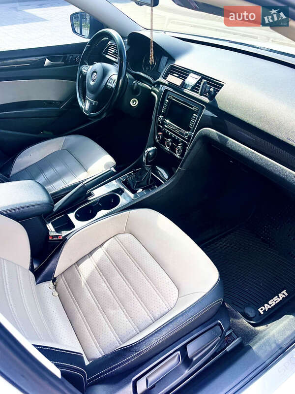 Седан Volkswagen Passat 2014 в Киеве