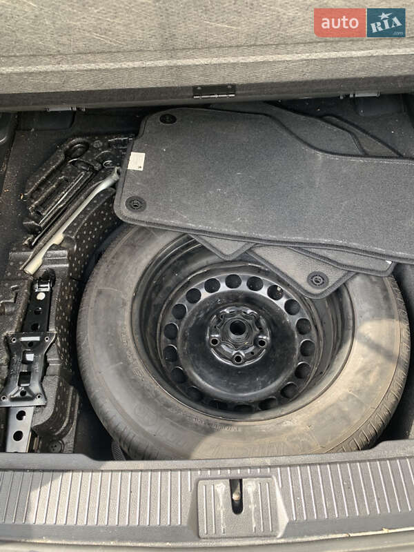 Универсал Volkswagen Passat 2017 в Киеве фото 9 Универсал Volkswagen Passat 2017 в Киеве