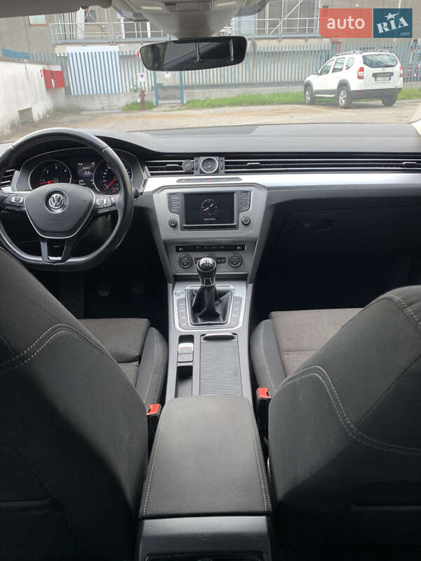 Универсал Volkswagen Passat 2017 в Киеве фото 13 Универсал Volkswagen Passat 2017 в Киеве