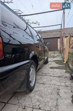 Универсал Volkswagen Passat 1995 в 