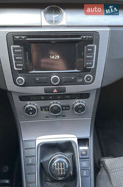 Універсал Volkswagen Passat 2012 в 