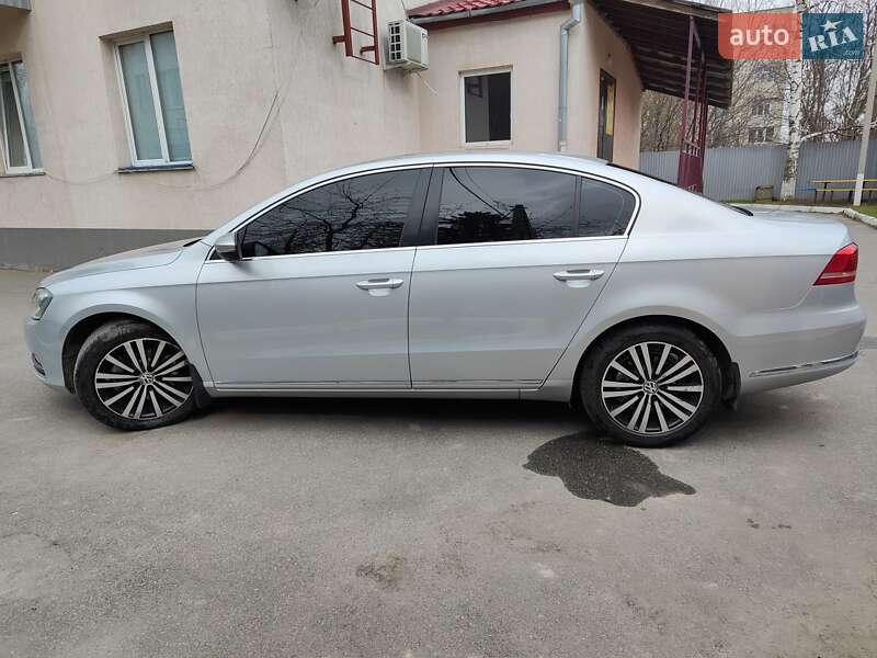 Седан Volkswagen Passat 2011 в Виннице