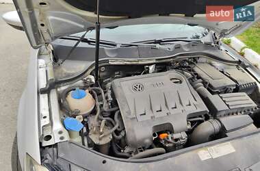 Седан Volkswagen Passat 2011 в 