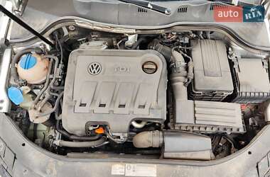 Седан Volkswagen Passat 2011 в 