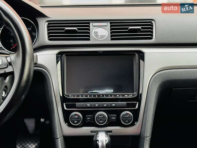 Седан Volkswagen Passat 2016 в Одессе