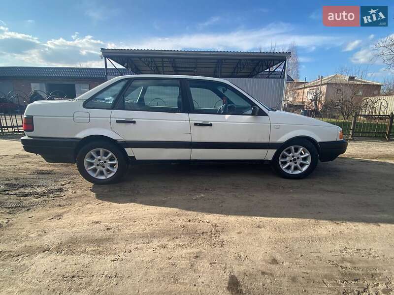 Седан Volkswagen Passat 1991 в Чернобае