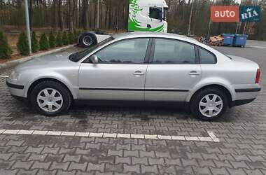 Седан Volkswagen Passat 1999 в 