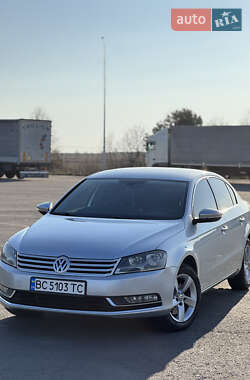 Седан Volkswagen Passat 2011 в Яворові