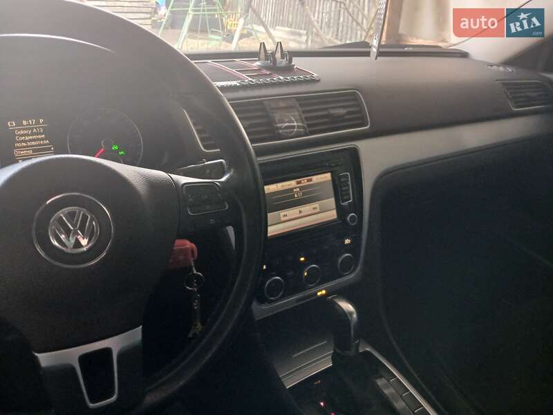 Седан Volkswagen Passat 2012 в Березане