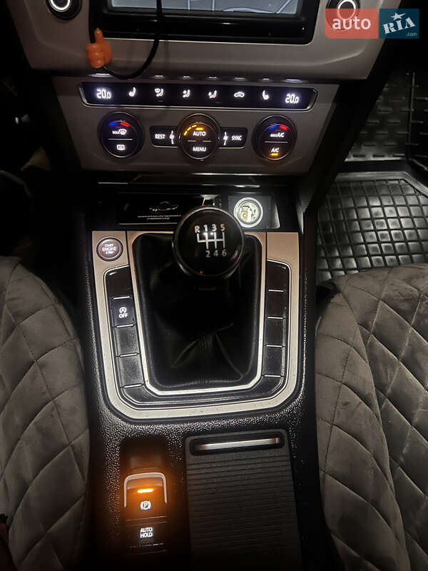 Универсал Volkswagen Passat 2015 в Хмельницком