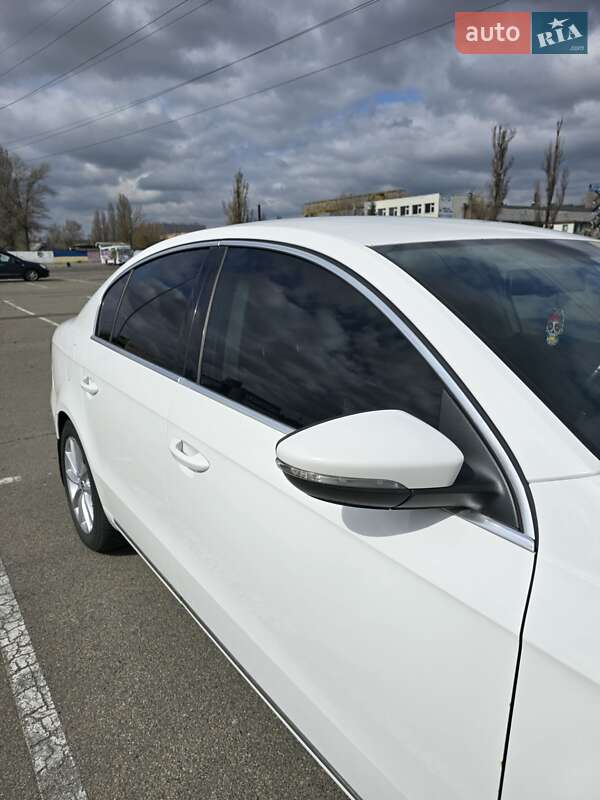 Седан Volkswagen Passat 2014 в Киеве