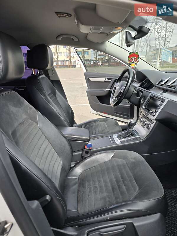 Седан Volkswagen Passat 2014 в Киеве