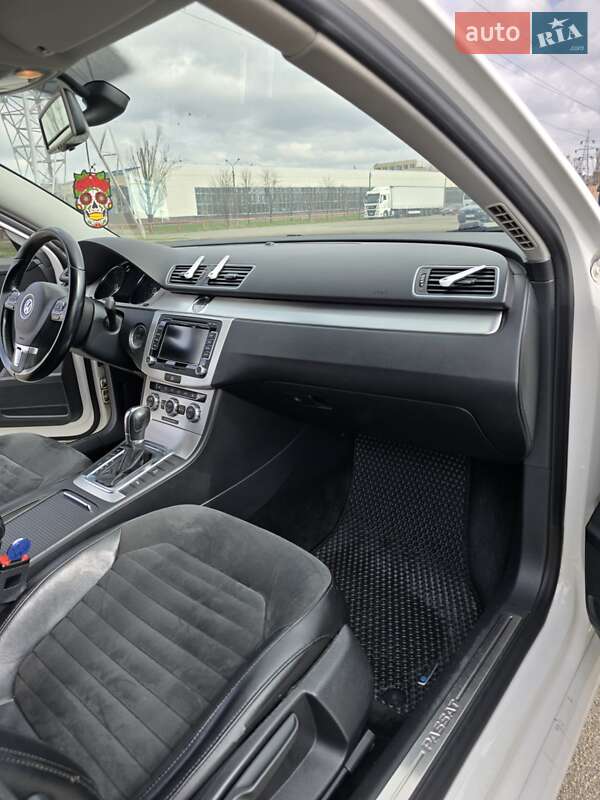 Седан Volkswagen Passat 2014 в Киеве