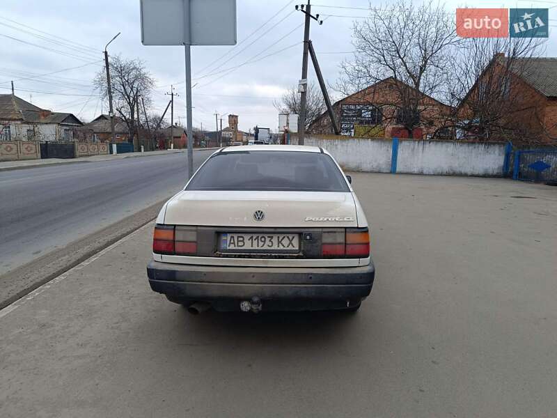 Седан Volkswagen Passat 1991 в Гайсине