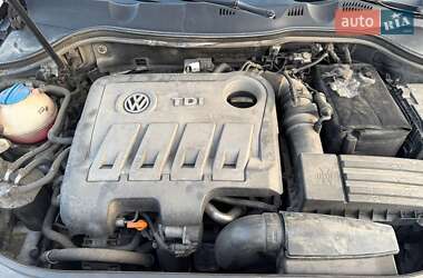 Седан Volkswagen Passat 2011 в 