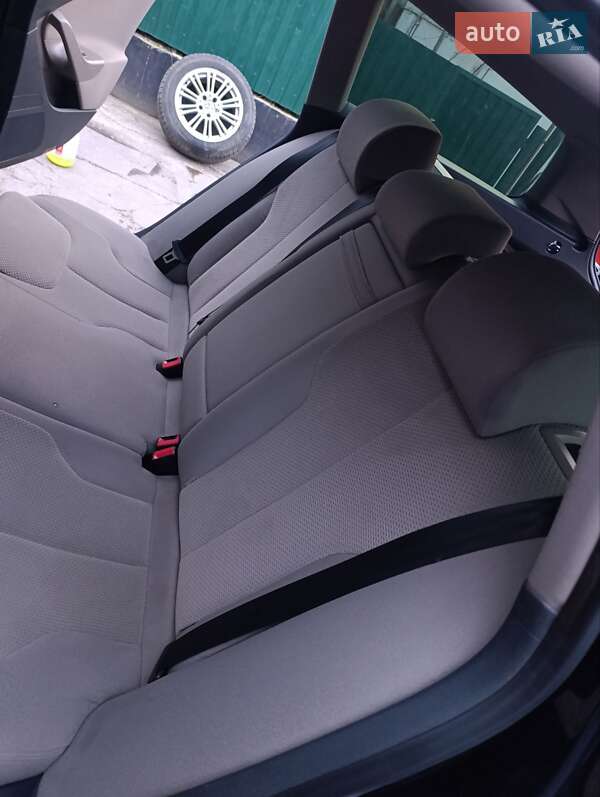 Универсал Volkswagen Passat 2006 в Теофиполе