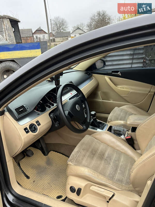Седан Volkswagen Passat 2005 в Черняхові