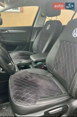 Седан Volkswagen Passat 2011 в 