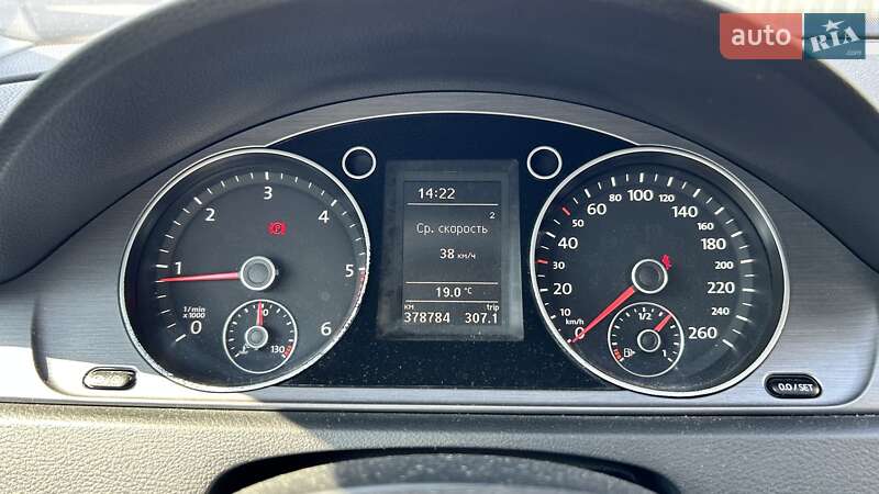 Универсал Volkswagen Passat 2013 в Киеве