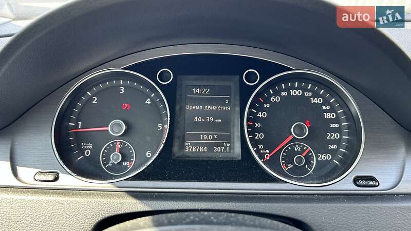 Универсал Volkswagen Passat 2013 в Киеве