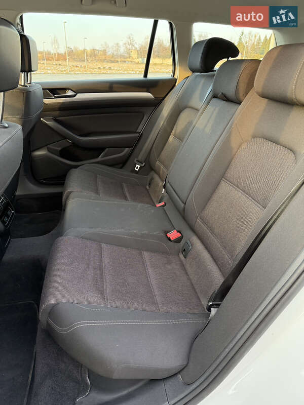 Универсал Volkswagen Passat 2018 в Львове