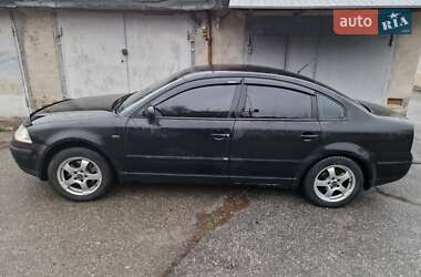 Седан Volkswagen Passat 2001 в 