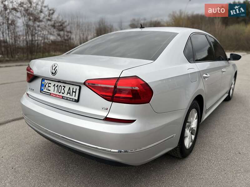 Седан Volkswagen Passat 2016 в Хмельницькому