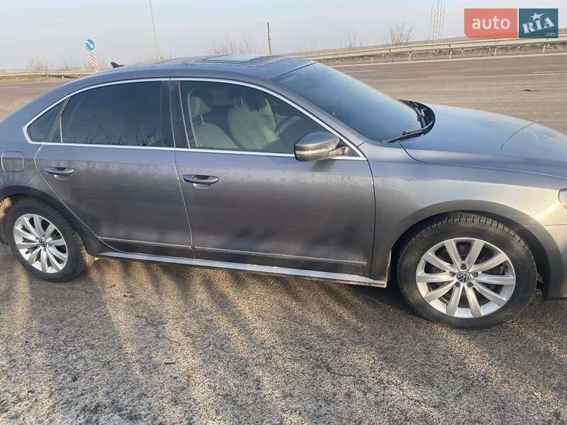 Седан Volkswagen Passat 2013 в Рівному