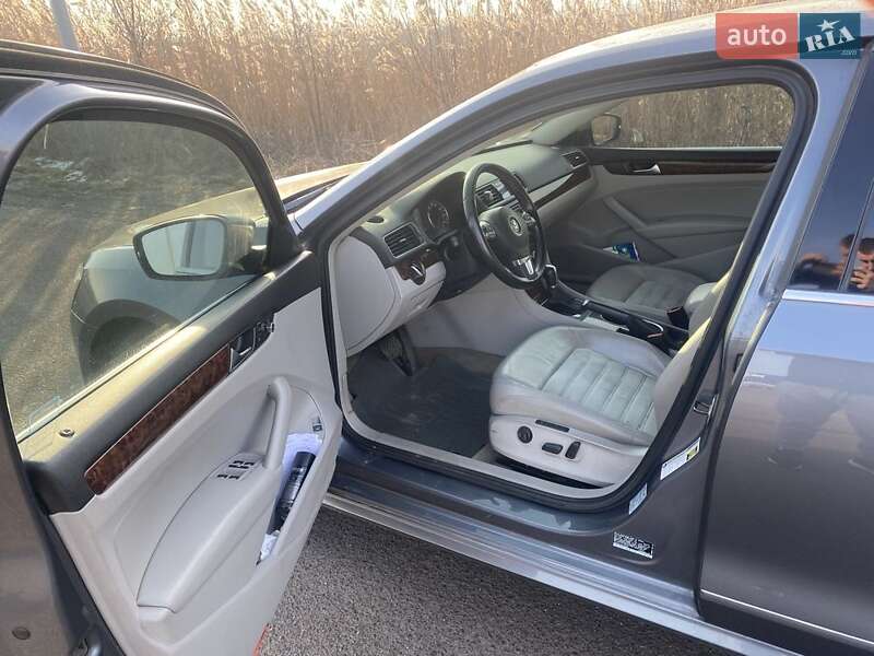Седан Volkswagen Passat 2013 в Рівному