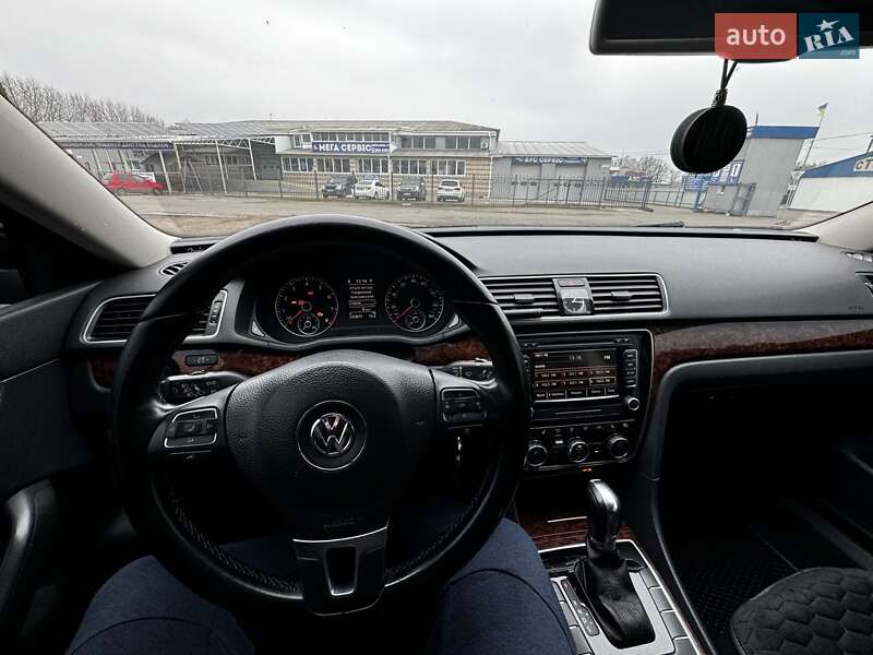 Седан Volkswagen Passat 2012 в Киеве