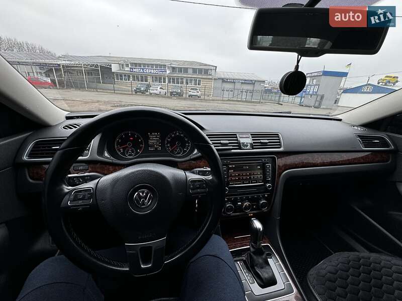 Седан Volkswagen Passat 2012 в Киеве