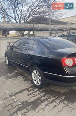 Седан Volkswagen Passat 2005 в 
