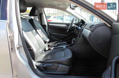 Седан Volkswagen Passat 2012 в 