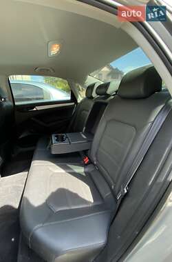 Седан Volkswagen Passat 2013 в 