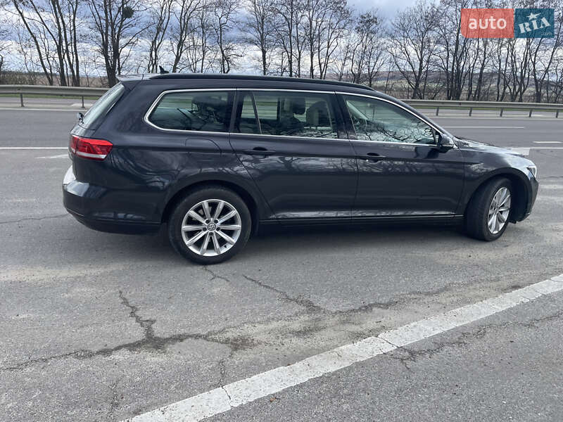 Універсал Volkswagen Passat 2018 в Львові