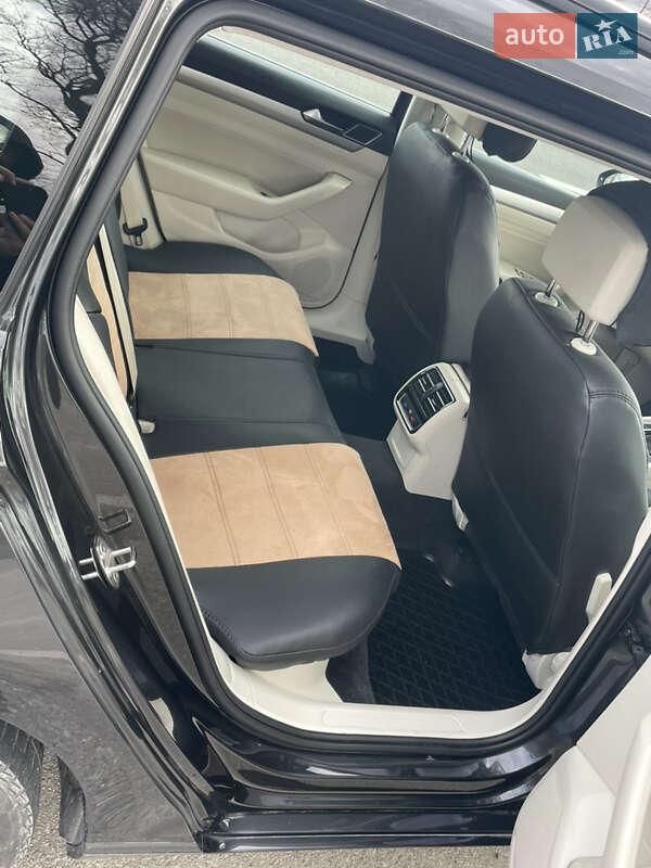 Універсал Volkswagen Passat 2018 в Львові